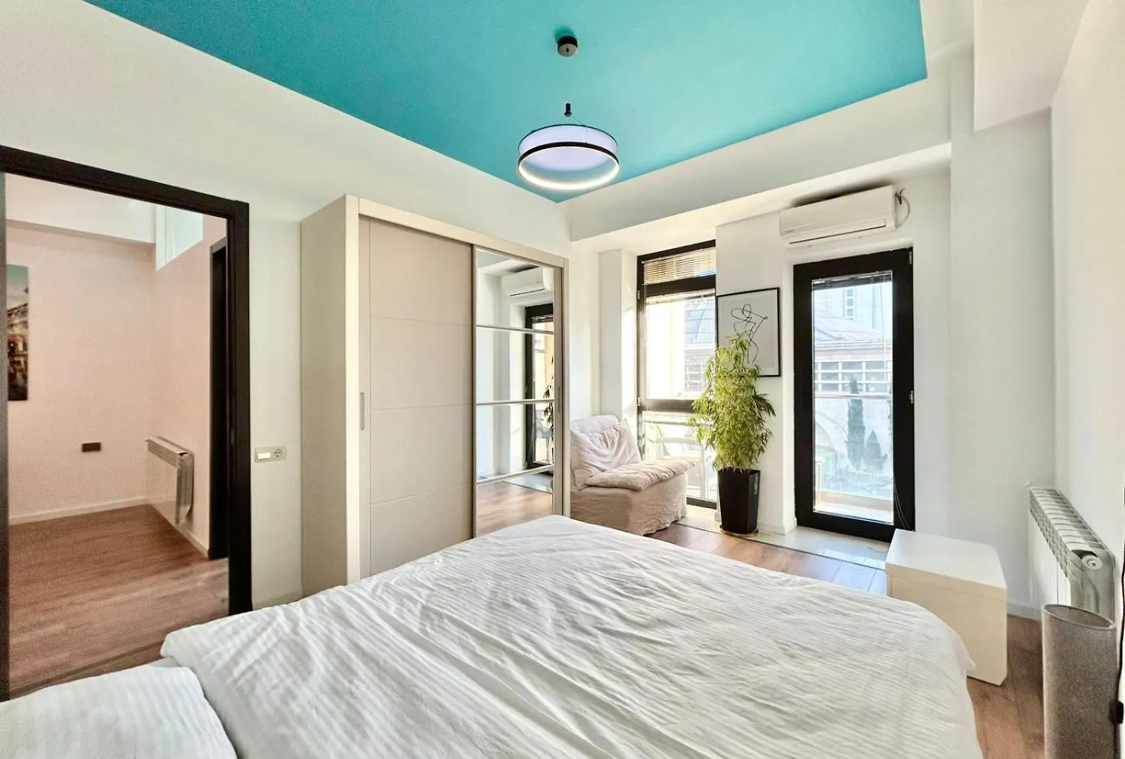City Center - Next To Holiday Inn -2Br Apartment Тбилиси