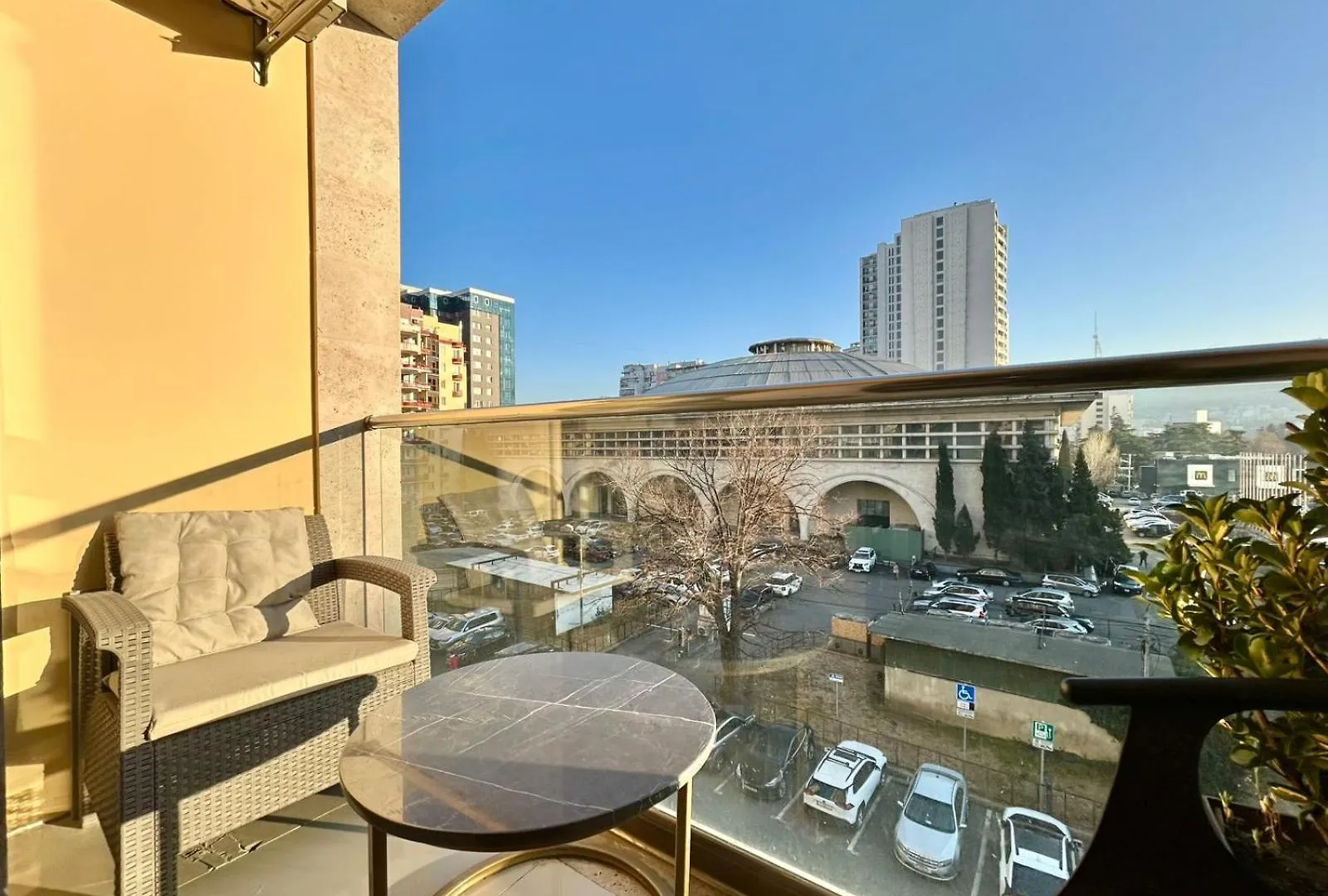 City Center - Next To Holiday Inn -2Br Apartment Тбилиси 0*,