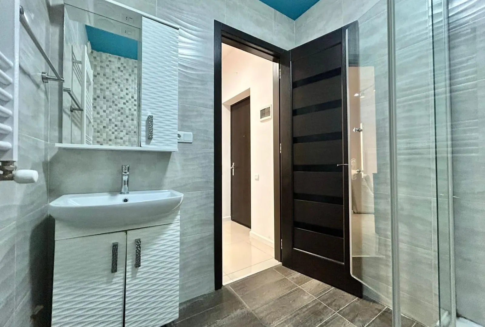 City Center - Next To Holiday Inn -2Br Apartment Тбилиси