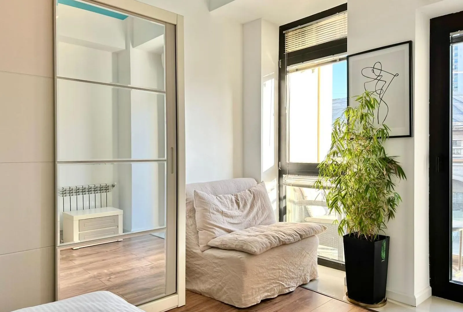 City Center - Next To Holiday Inn -2Br Apartment Тбилиси