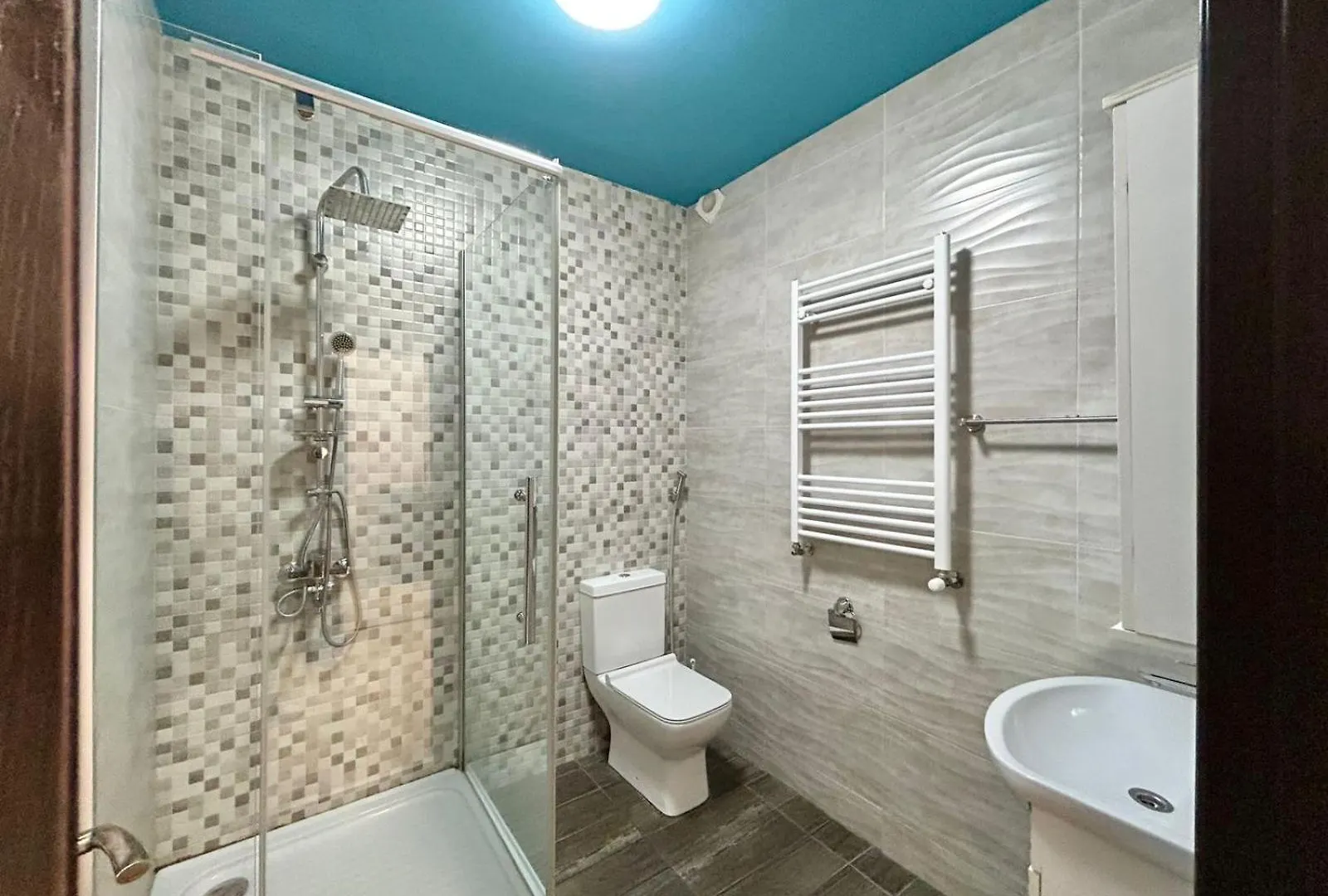 City Center - Next To Holiday Inn -2Br Apartment Тбилиси