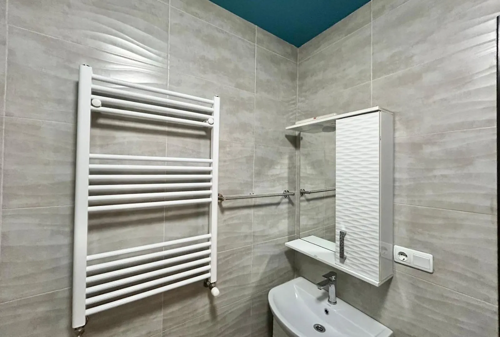 City Center - Next To Holiday Inn -2Br Apartment Тбилиси