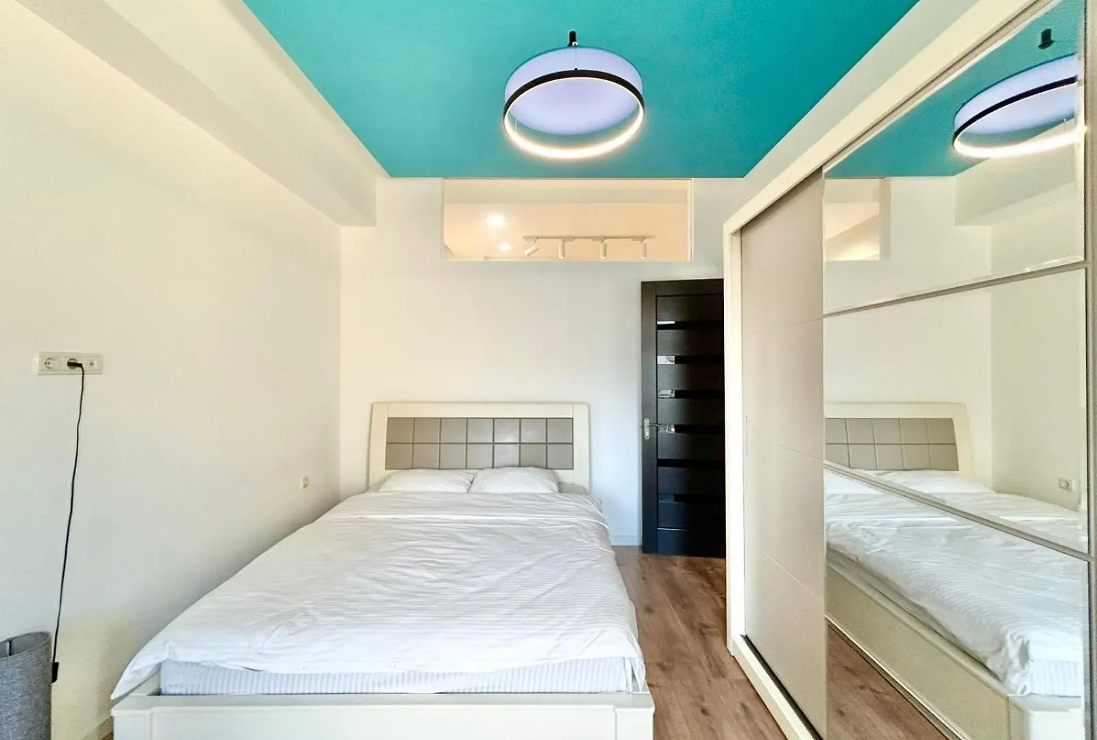 City Center - Next To Holiday Inn -2Br Apartment Тбилиси