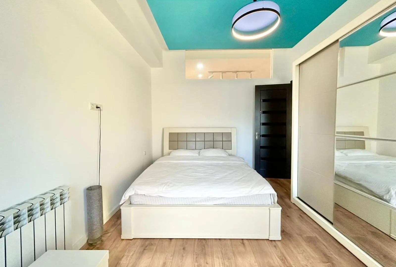 City Center - Next To Holiday Inn -2Br Apartment Тбилиси