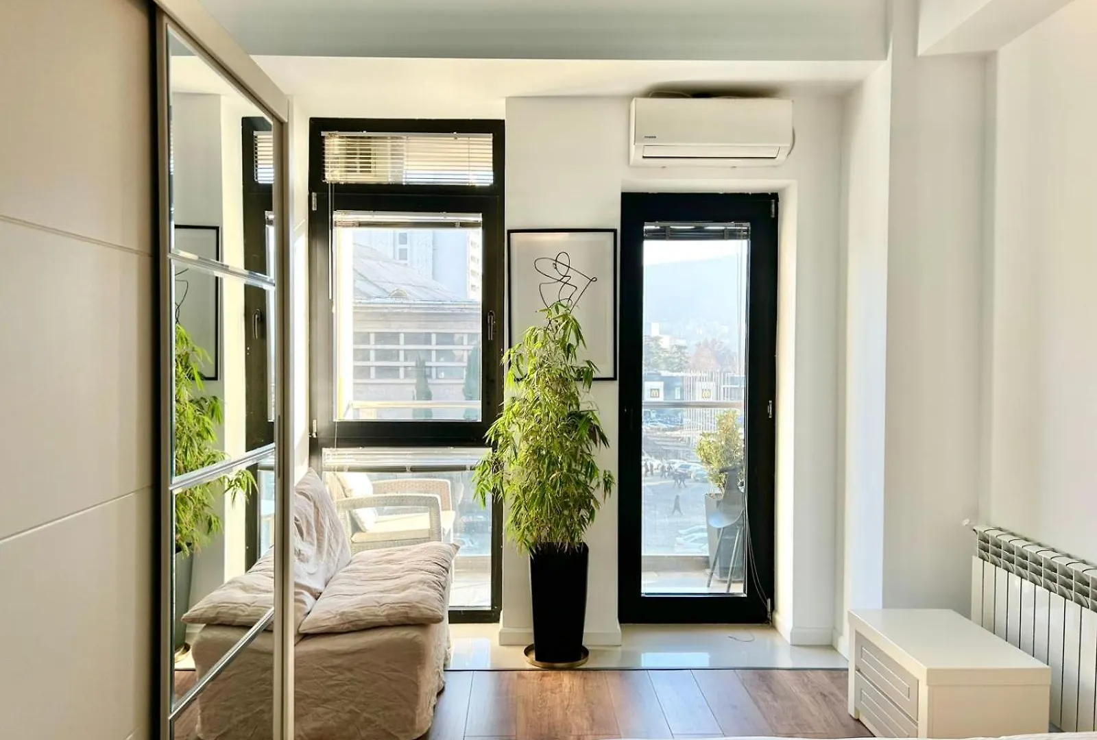 City Center - Next To Holiday Inn -2Br Apartment Тбилиси