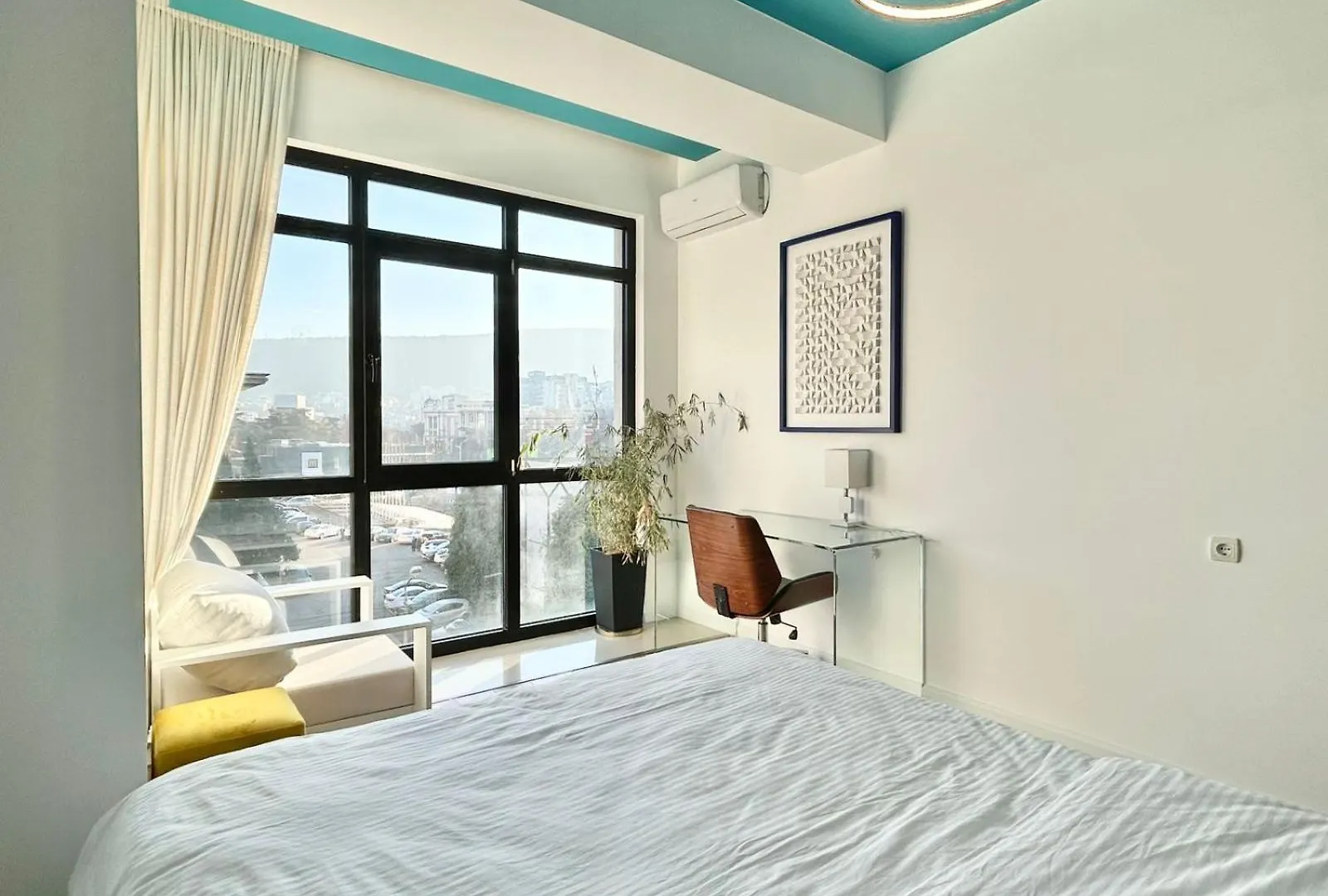 City Center - Next To Holiday Inn -2Br Apartment Тбилиси