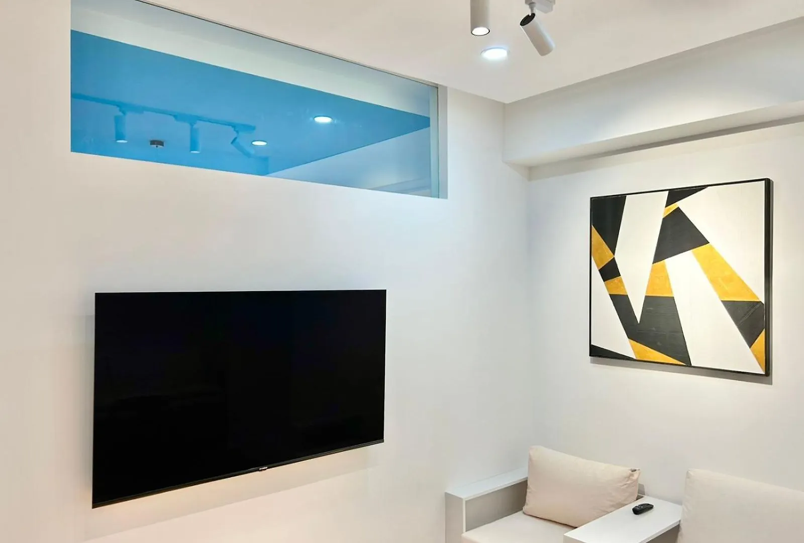 City Center - Next To Holiday Inn -2Br Apartment Тбилиси 0*,